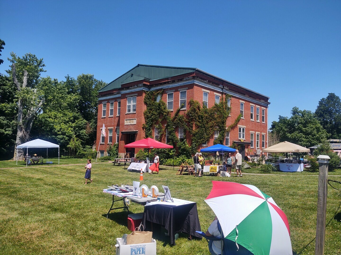 Schoolyard Winery's Farmers Market - Schoolyard Winery's Farmers Market