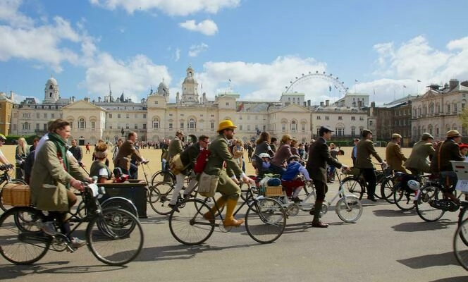 Bike Hire Station Cycles Walthamstow Road Bike Cycling Uk: Over 11,773  Royalty-Free Licensable Stock