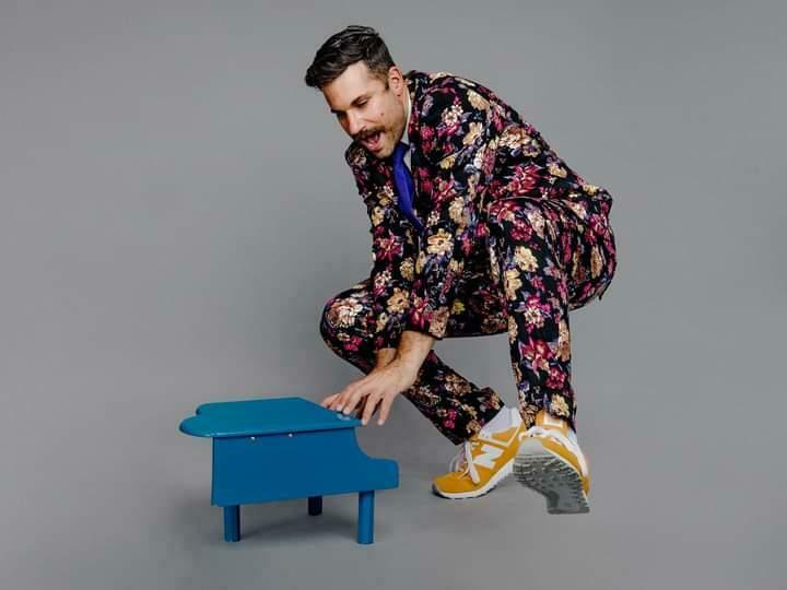 Bands & Blooms: Hot Toast Music