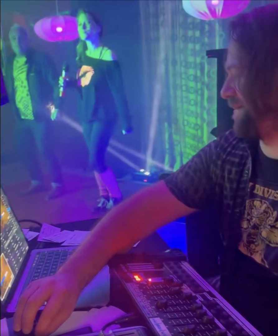 90's Karaoke Party @ The Lounge In Northside - 90's Karaoke Party @ The Lounge In Northside