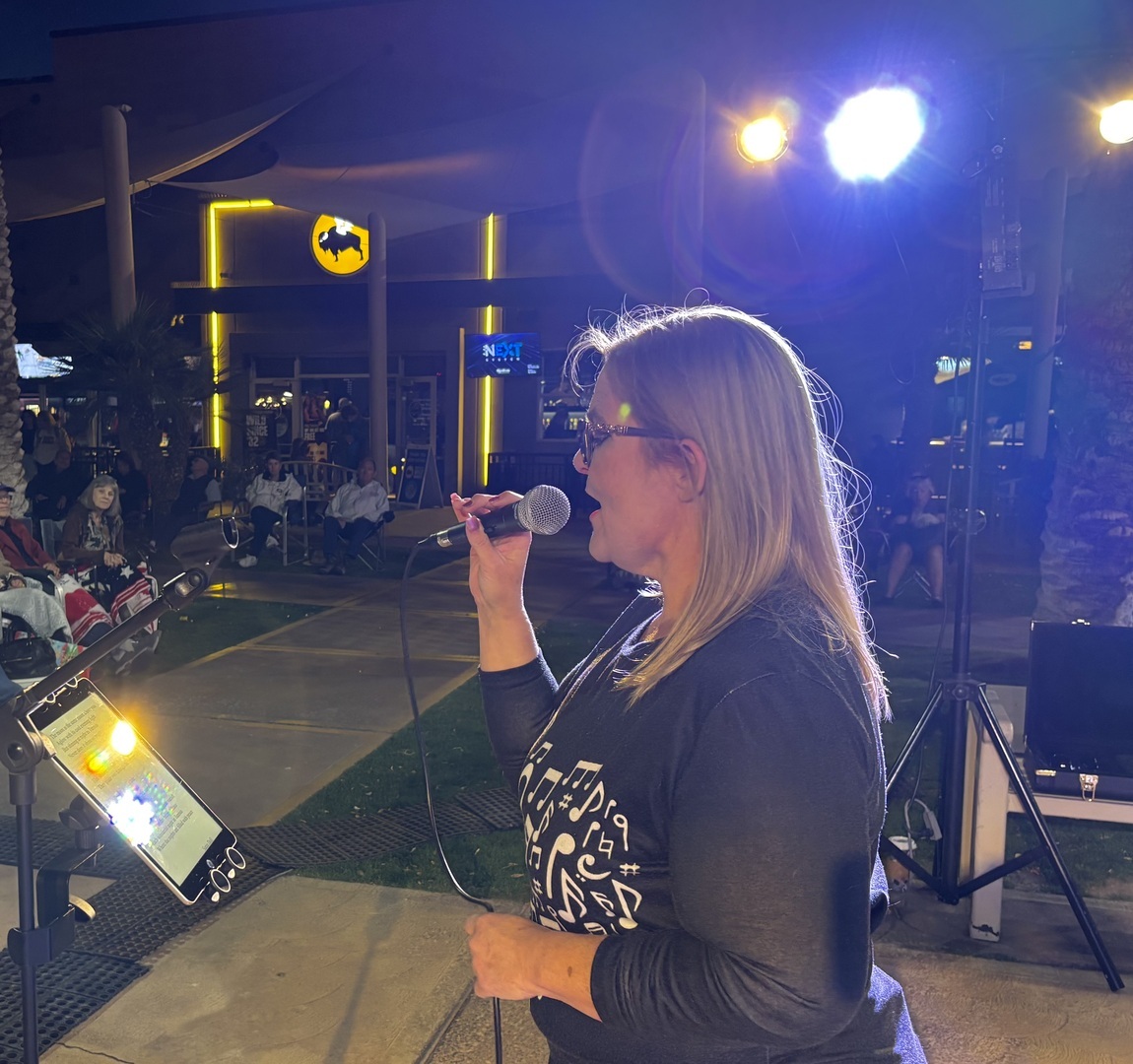 Jennifer Wayman with YumaJazz at Lutes Casino