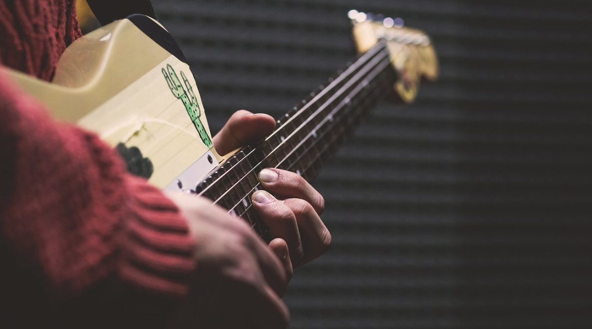 Monday Holiday Music on the Porch