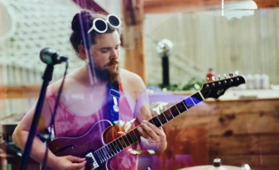 Live Music: Keith Briggs