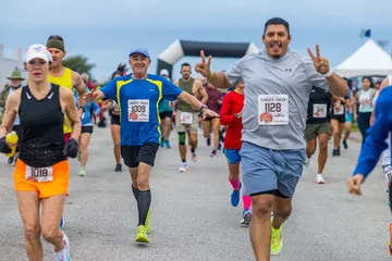 Lovestruck Houston Running Company Charm Magazine Events Run Santa