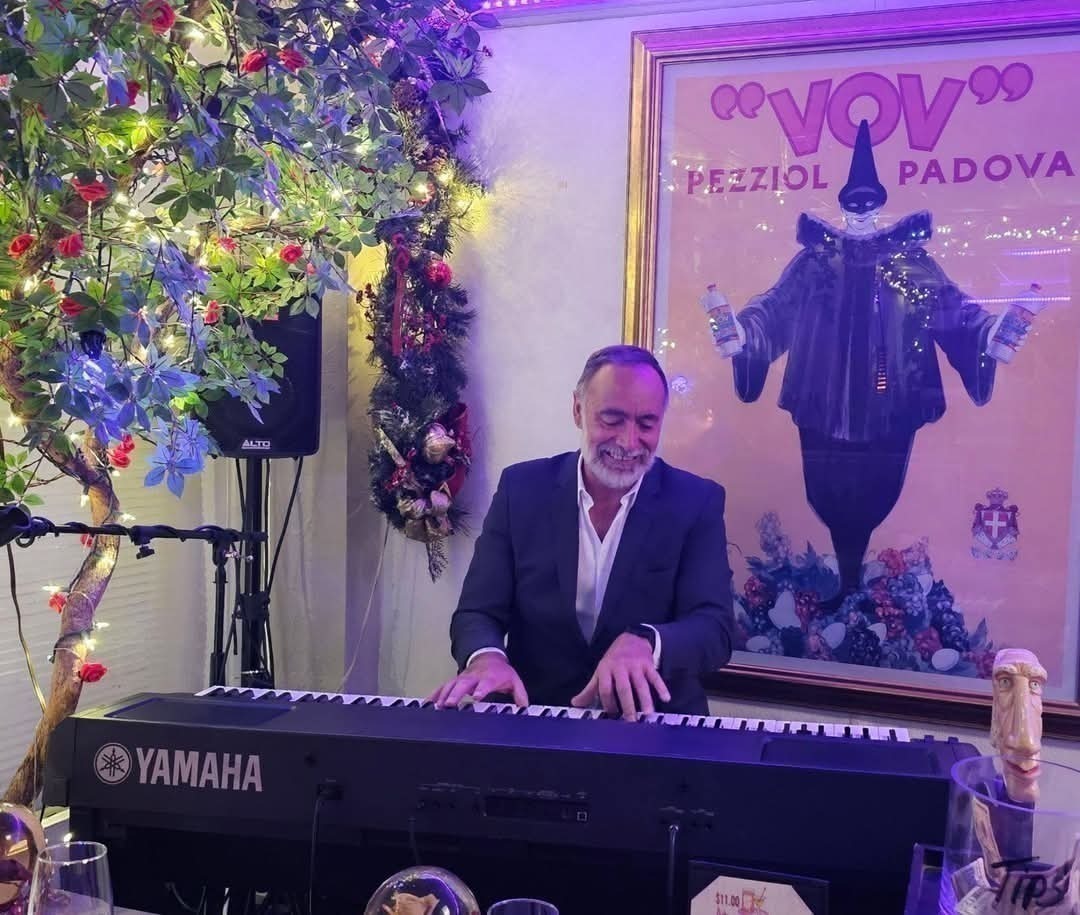 Luis Morais (pianist, singer and song writer)