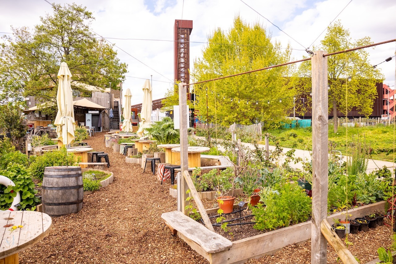 £10 Weekday Lunch at Barge East Gardens - £10 Weekday Lunch at Barge East Gardens