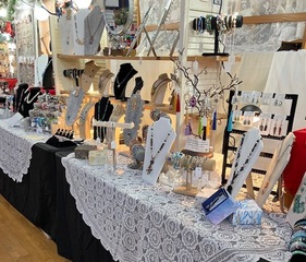 An Olde Fashioned Holiday Art and Craft Show