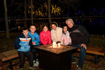 Holiday Lights Walk-Through at Grant's Farm 2025 - Holiday Lights Walk-Through at Grant's Farm 2025