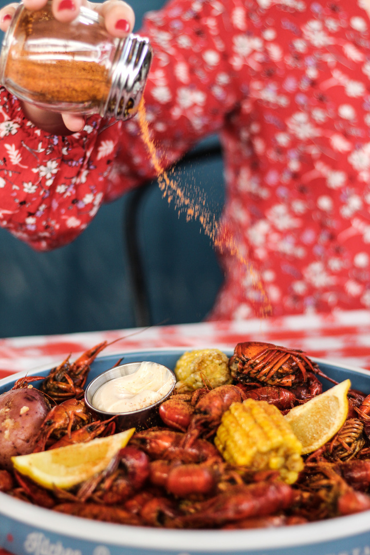 Otto’s Ice House Seasonal Crawfish Boils
