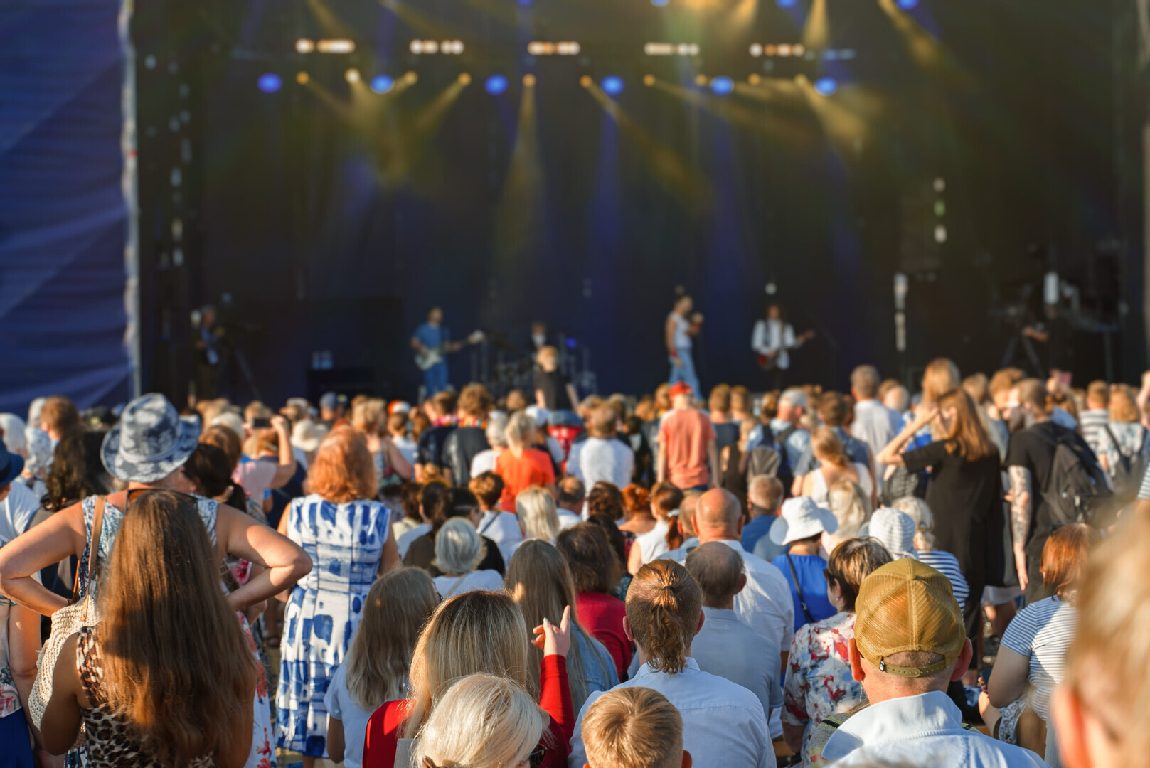Listen to great music at the Tollwood Summer Festival in Munich