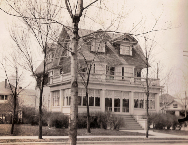 'Growing With the Gundersons' Walking Tour